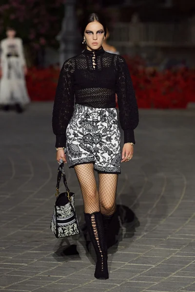Look 13